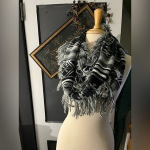 Southwestern infinity scarf (tub #8).